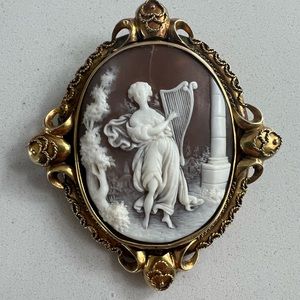 Gold and ivory cameo